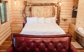 Treehouse #4 by Amish Country Lodging